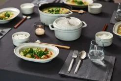 Plat Oval Staub New White Truffle -magasin de tapis 502912 01 3 EnvironmentImage ee9b2ed1b4