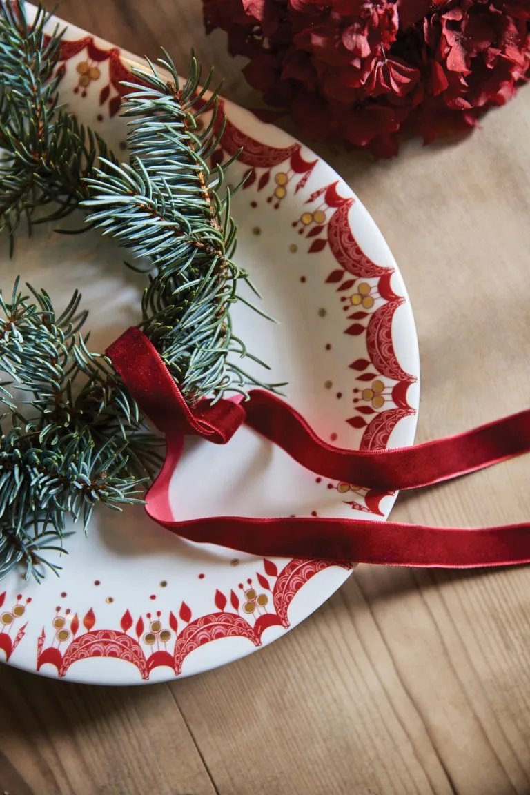 Bjørn Wiinblad Plateau Guirlande Rouge 39x23.5 4 Bjørn Wiinblad Plateau Guirlande Rouge 39x23.5 – Image 2