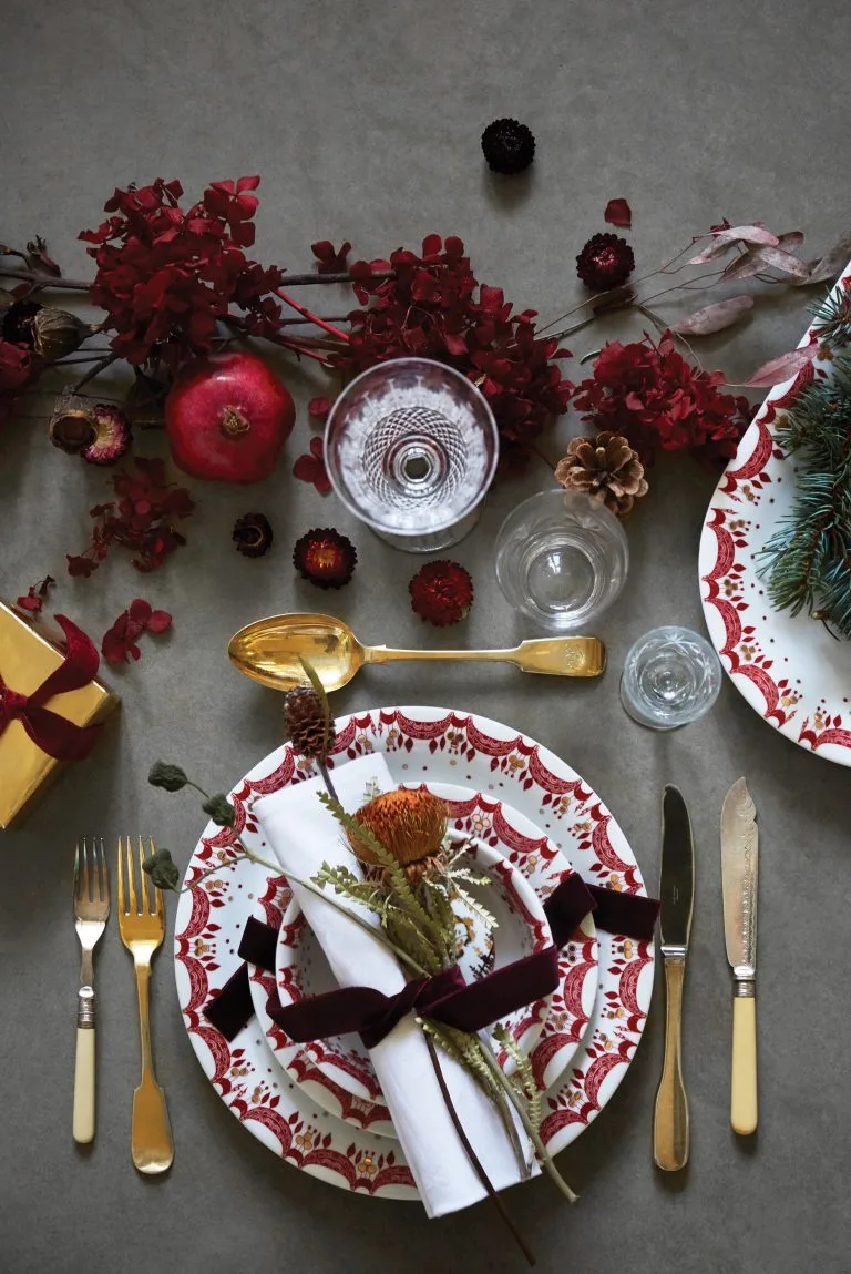 Bjørn Wiinblad Plateau Guirlande Rouge 39x23.5 5 Bjørn Wiinblad Plateau Guirlande Rouge 39x23.5 – Image 3